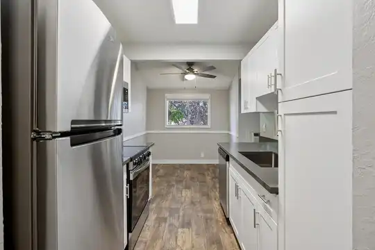 Listing photo 1 of 5