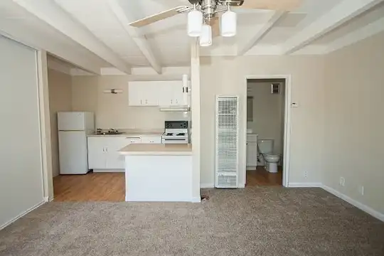 Listing photo 1 of 5