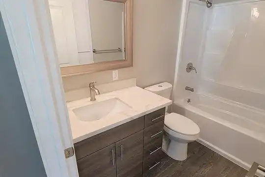 Listing photo 1 of 5