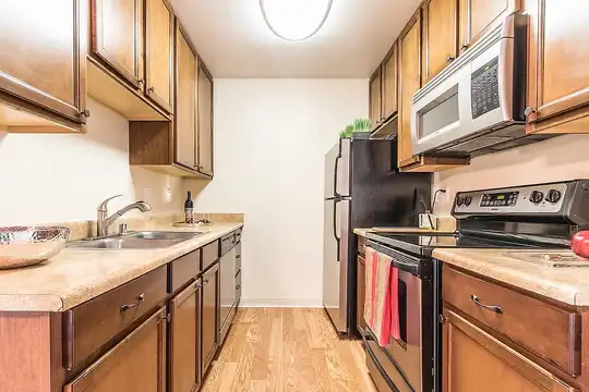 Listing photo 1 of 5