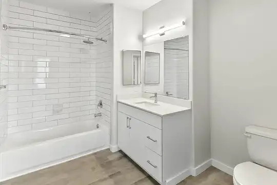 Listing photo 1 of 5