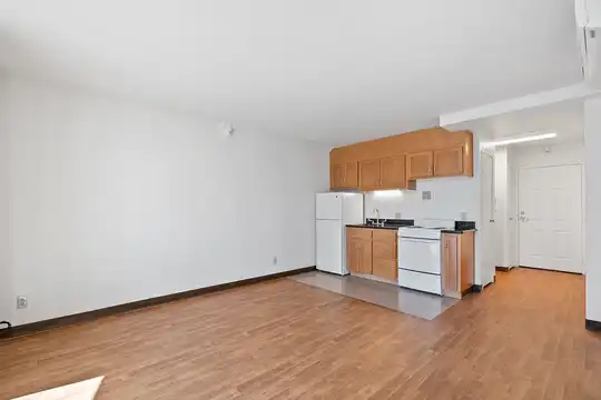 Listing photo 1 of 5