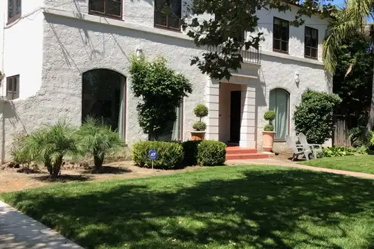 Listing photo 1 of 5