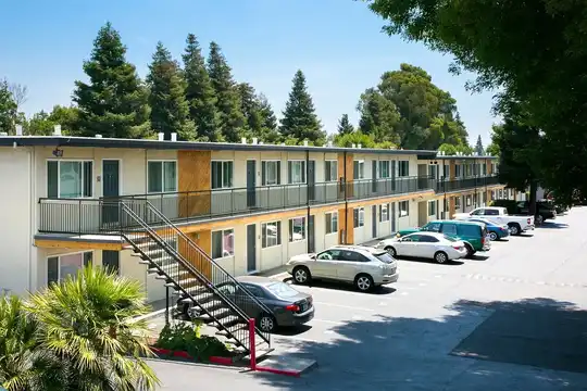 Listing photo 1 of 5