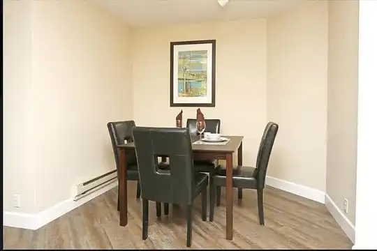 Listing photo 1 of 5