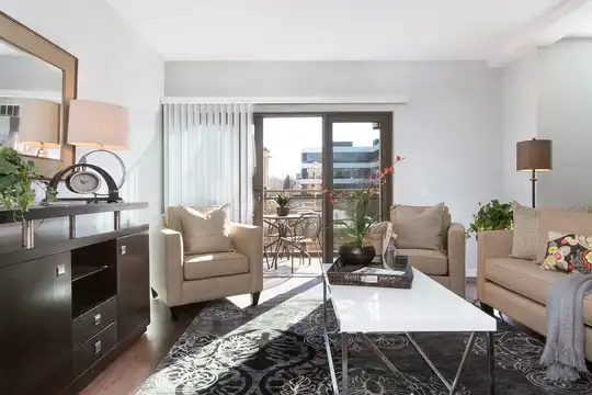 Listing photo 1 of 5