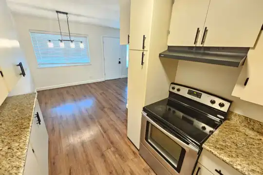 Listing photo 1 of 5