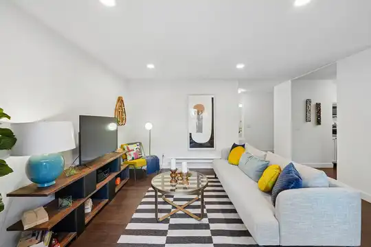 Listing photo 1 of 5