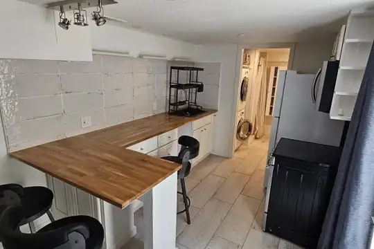 Listing photo 1 of 5