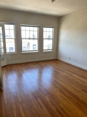 Listing photo 1 of 5