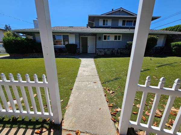 Listing photo 1 of 5