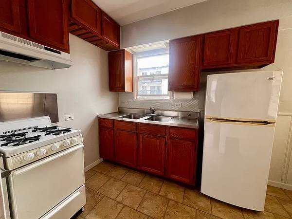 Listing photo 1 of 4