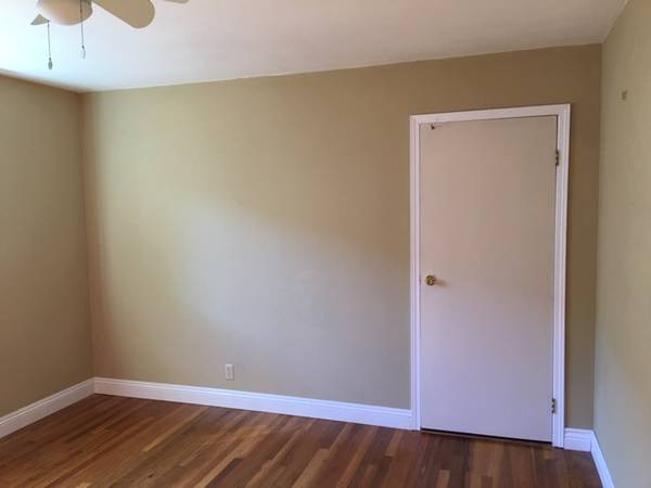 Listing photo 1 of 4