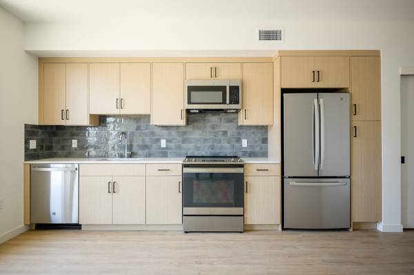 Listing photo 1 of 5
