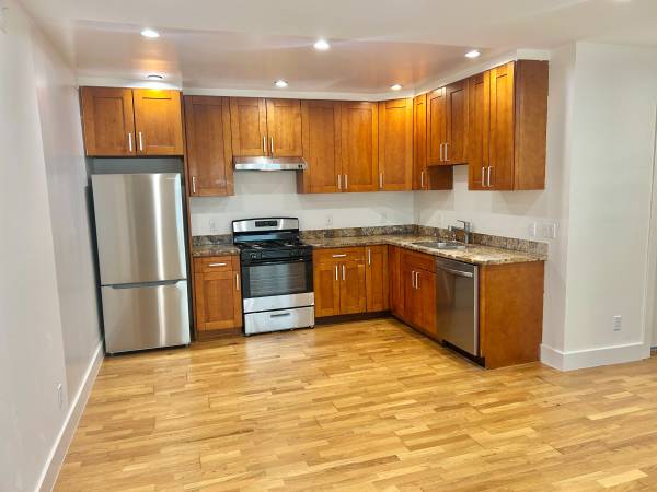 Listing photo 1 of 5