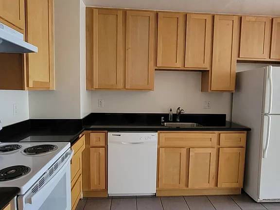 Listing photo 1 of 5