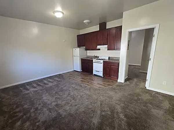 Listing photo 1 of 5