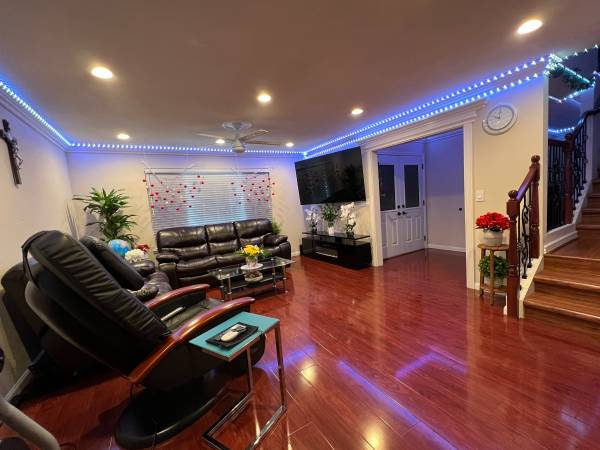 Listing photo 1 of 5