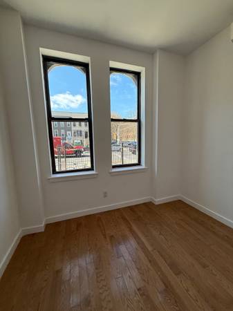 Listing photo 1 of 5