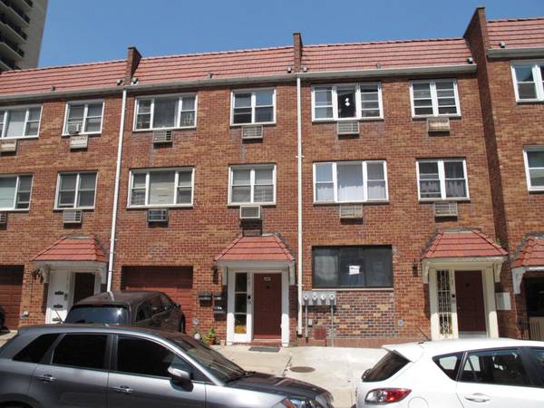 Listing photo 1 of 5