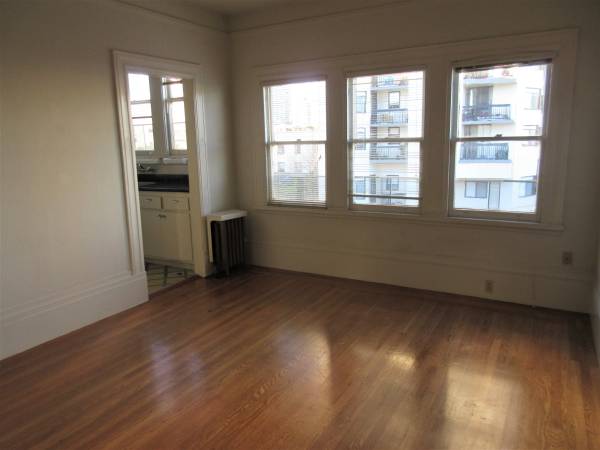 Listing photo 1 of 5