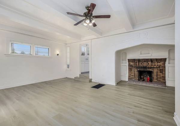Listing photo 1 of 5