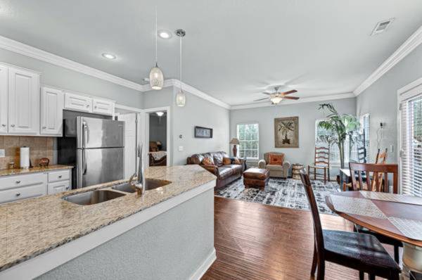 Listing photo 1 of 3