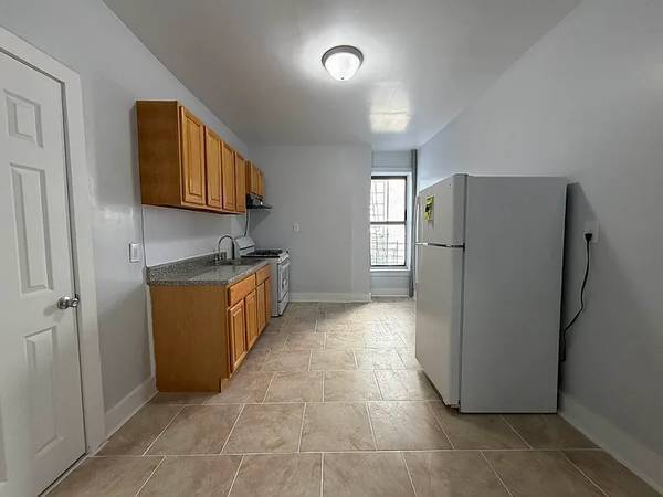 Listing photo 1 of 5