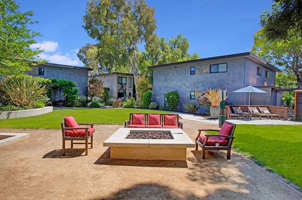 Listing photo 1 of 5