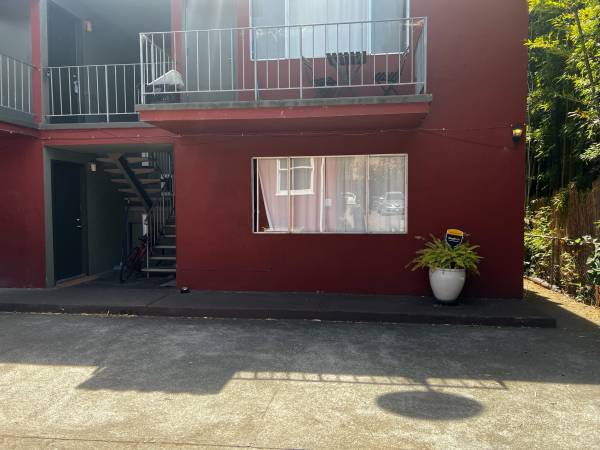 Listing photo 1 of 5