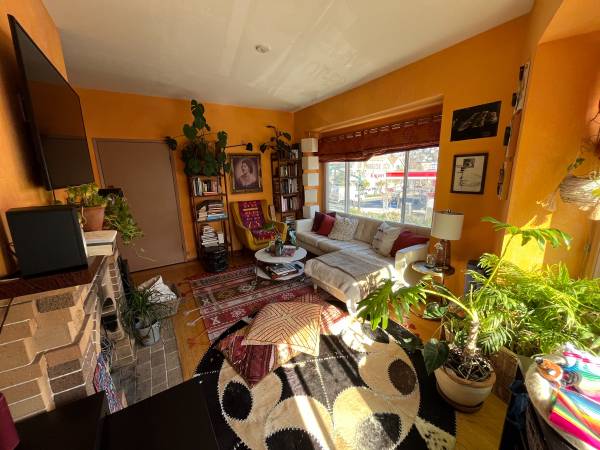 Listing photo 1 of 5