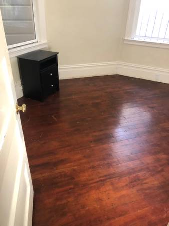 Listing photo 1 of 5