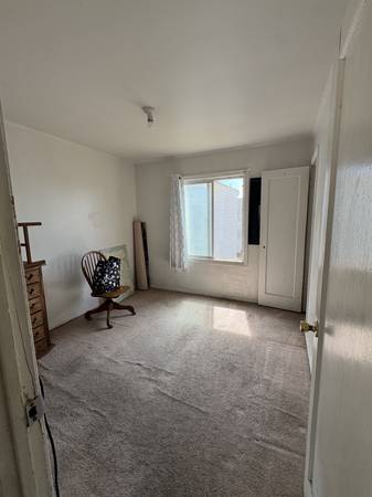 Listing photo 1 of 4