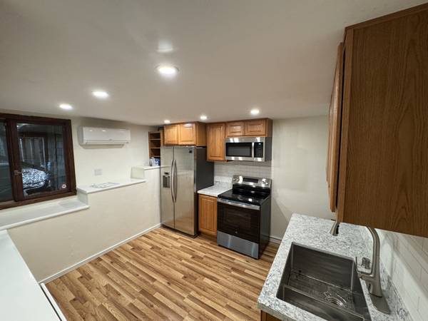 Listing photo 1 of 5