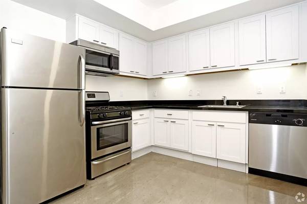 Listing photo 1 of 5