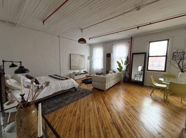 Listing photo 1 of 5