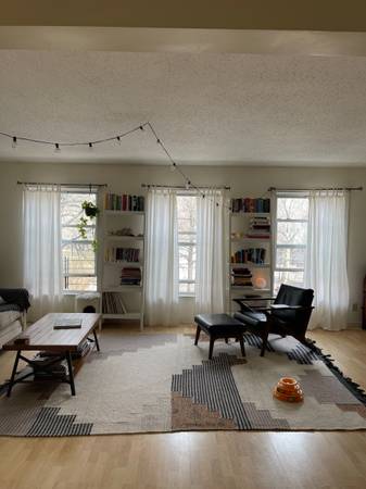 Listing photo 1 of 5