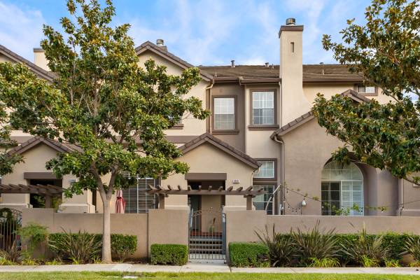 Listing photo 1 of 5