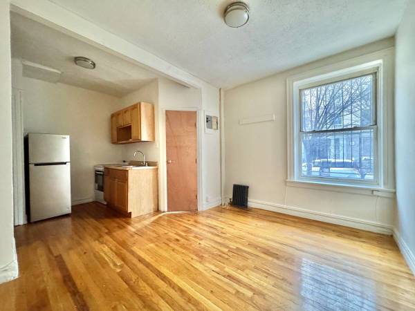 Listing photo 1 of 5