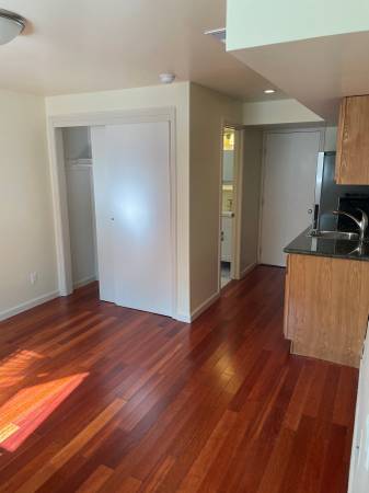 Listing photo 1 of 4