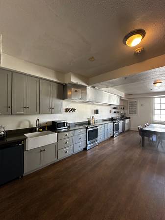 Listing photo 1 of 5