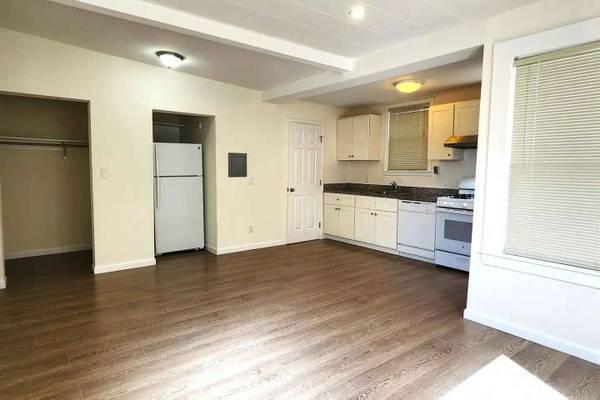 Listing photo 1 of 5