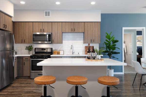 Listing photo 1 of 5