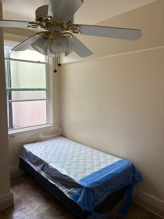 Listing photo 1 of 2