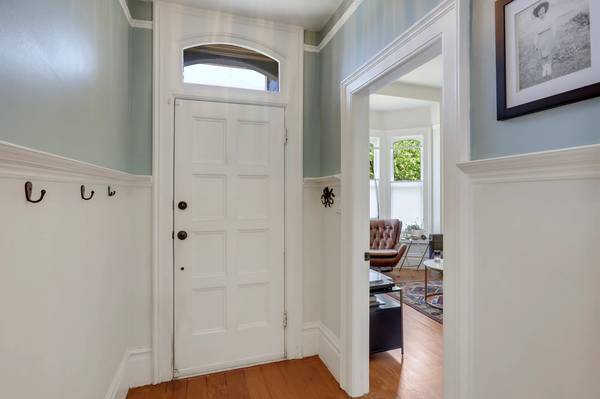 Listing photo 1 of 5