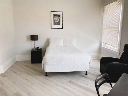 Listing photo 1 of 5