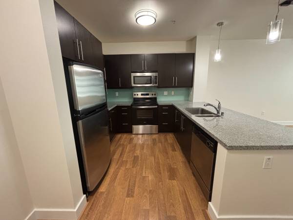 Listing photo 1 of 5