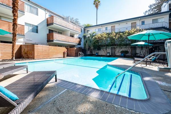 Listing photo 1 of 5