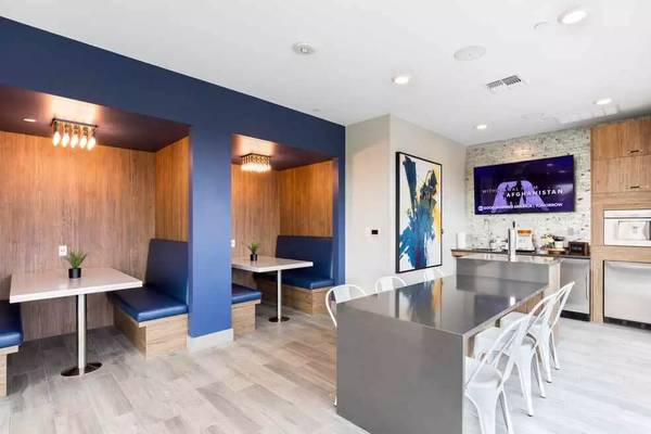 Listing photo 1 of 5