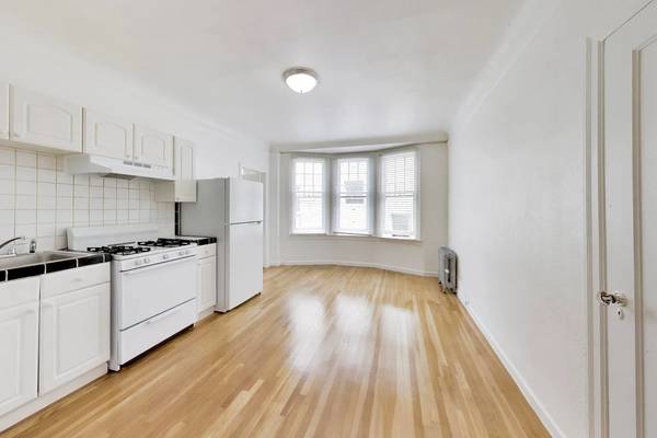 Listing photo 1 of 5